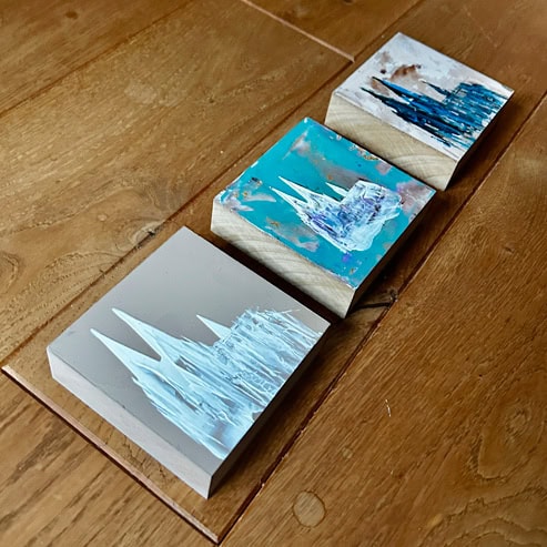 „Mini Kölner Dom Abstrakt“<br>Acryl auf MDF Block<br>10 x 10 cm<br>mit Aufhängung<br>handsigniert und mit Echtheitszertifikat